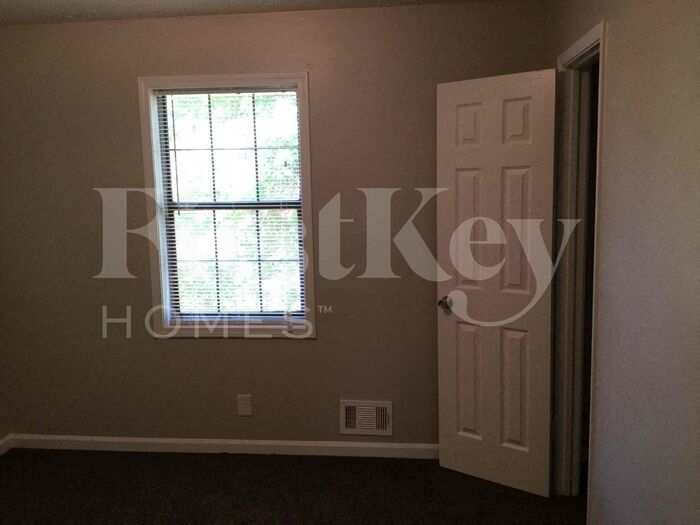 Building Photo - 972 Waverly Dr