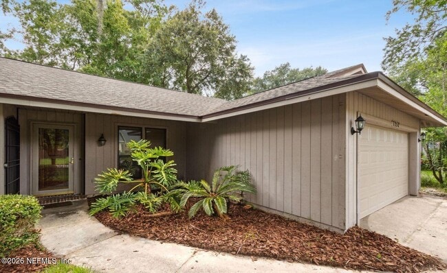 Building Photo - 7252 Holiday Hill Ct