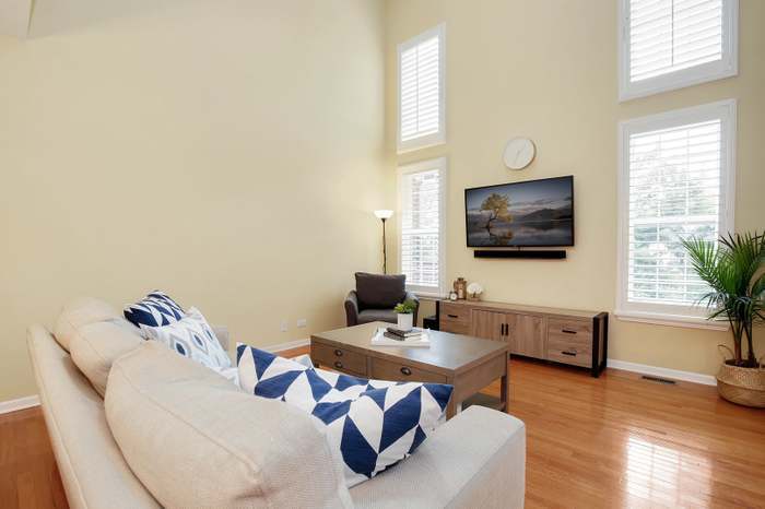 Building Photo - 10S458 Carrington Cir