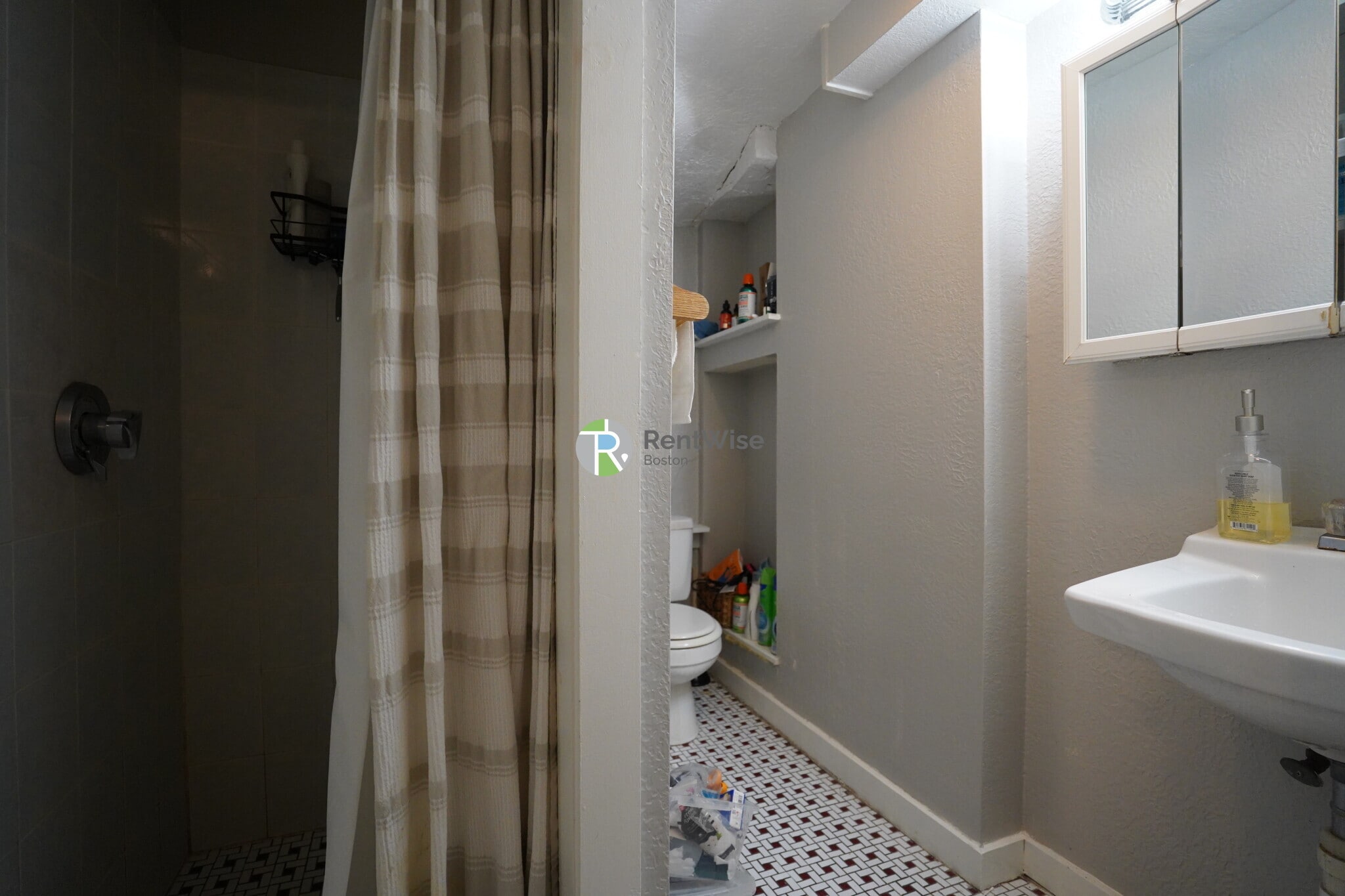 Building Photo - 72 Revere St