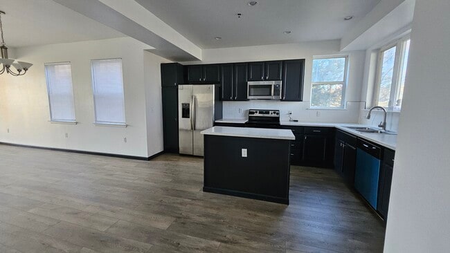 Building Photo - 14891 E Centrepoint Dr