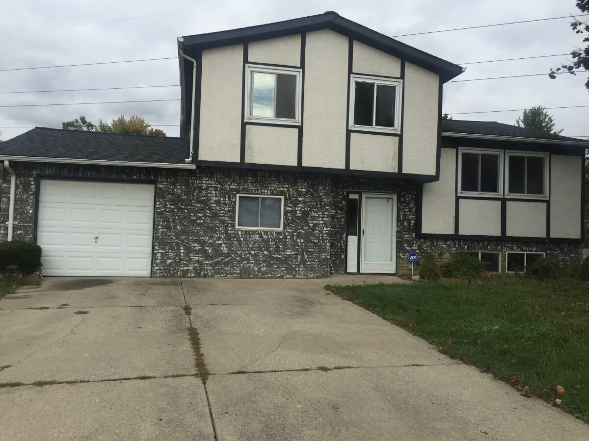 House Front - 4801 Beaucroft Ct