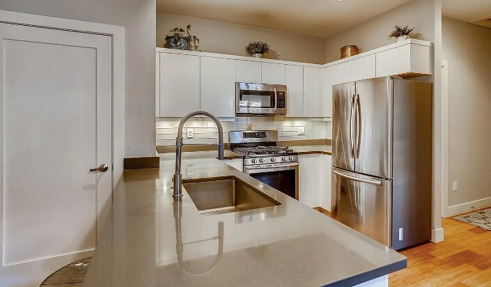 Kitchen - 1285 Xavier St