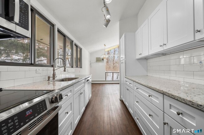 Building Photo - 304 Olmstead Hill Rd