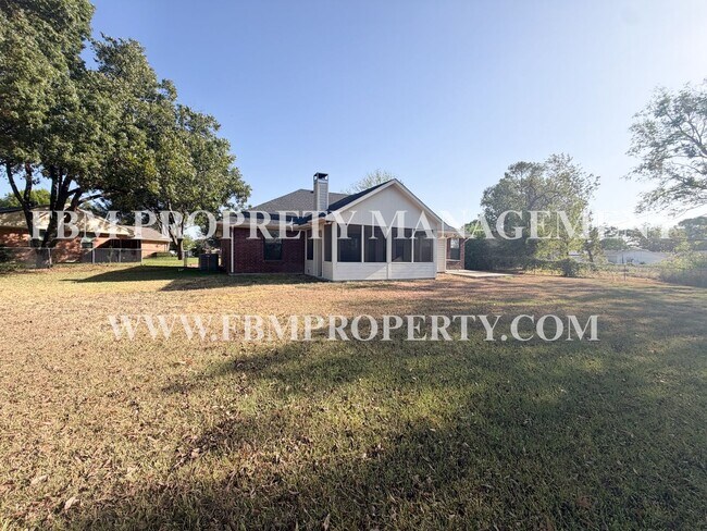 Building Photo - 163 Highland Dr