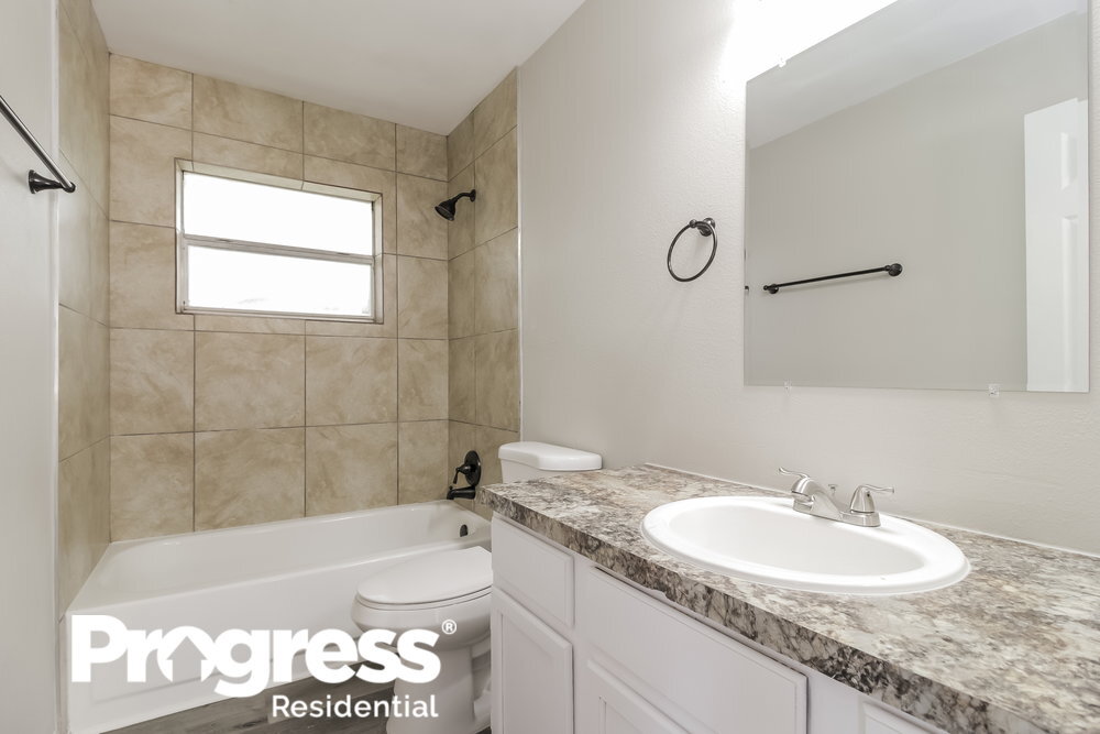 Building Photo - 631 Cave Hollow Ln