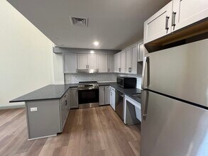 Building Photo - 160 Seabury St