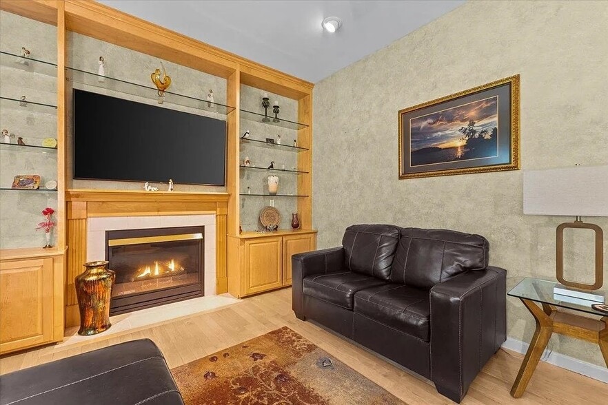 Building Photo - 65 Forman Dr