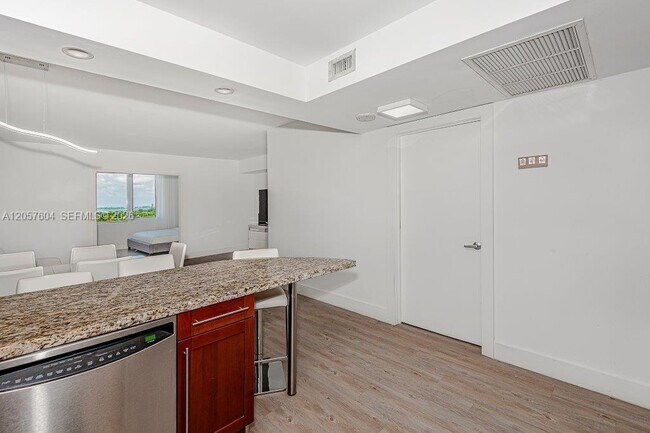 Building Photo - 2301 Collins Ave