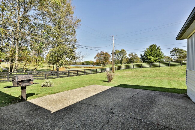 Building Photo - Home near Shelbyville Country Club For Rent