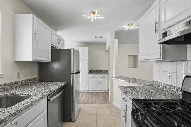 Building Photo - 313 Fox Cir