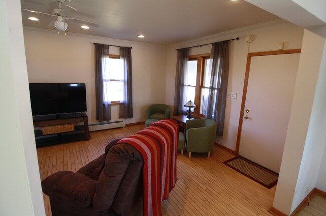 Building Photo - Furnished Two Bedroom House