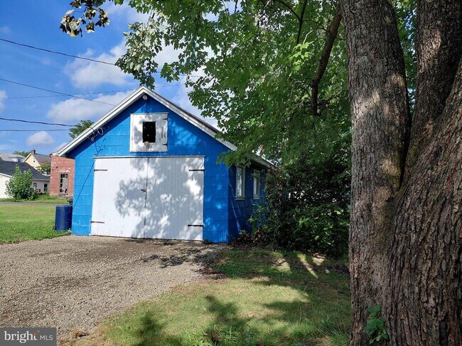 Building Photo - 205 E Mill St
