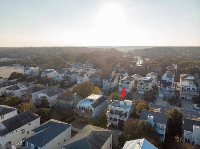 Building Photo - Beautiful Furnished Croatan Beach Home.