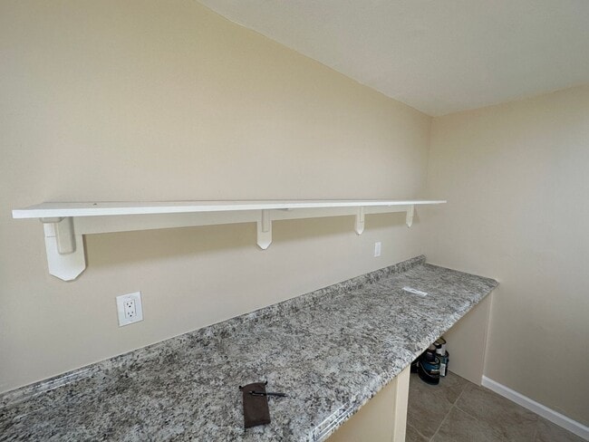 Building Photo - 678 N Shaffer St