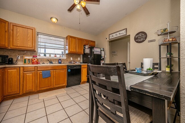 Building Photo - 4 Bedroom Rental Available February 15th!