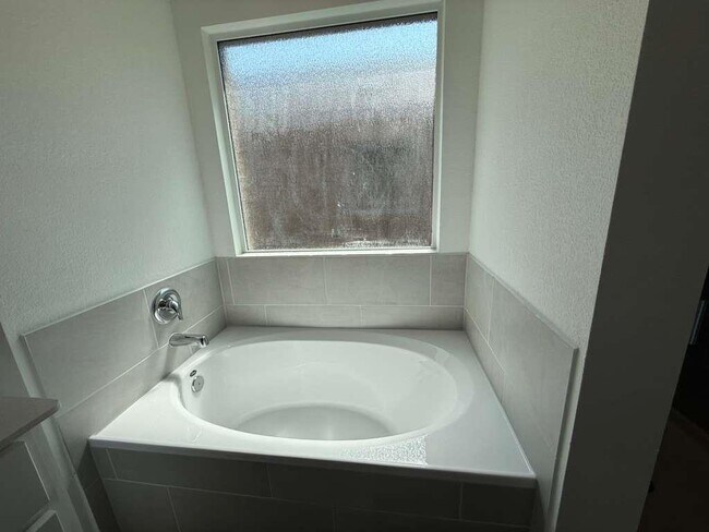 Building Photo - 623 Sormonne Lp
