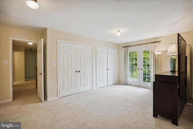 Building Photo - 9708 Locust Hill Dr