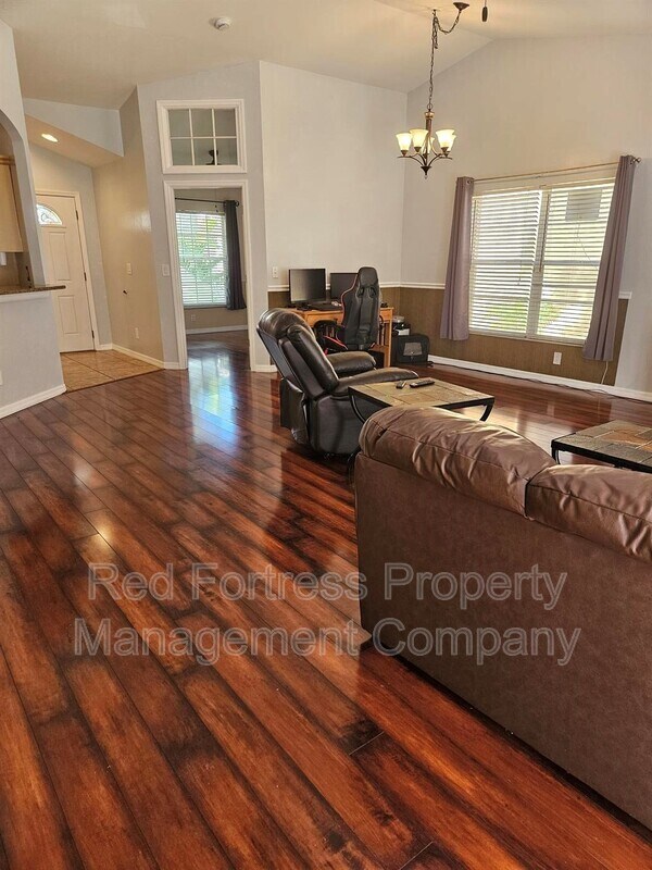 Building Photo - 12290 Eagle Pointe Cir