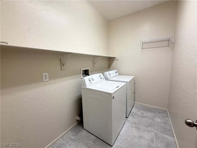 Building Photo - 2660 Dirleton Pl