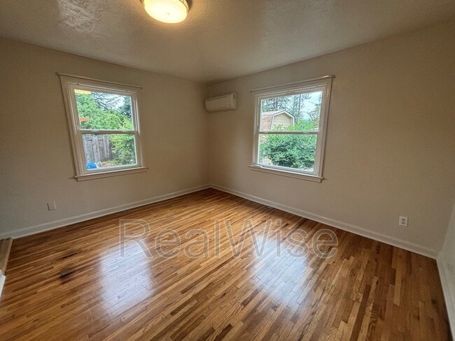 Building Photo - 364 W Selmar Ct