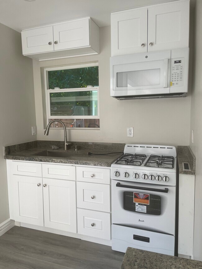 Building Photo - 5832 Donna Ave