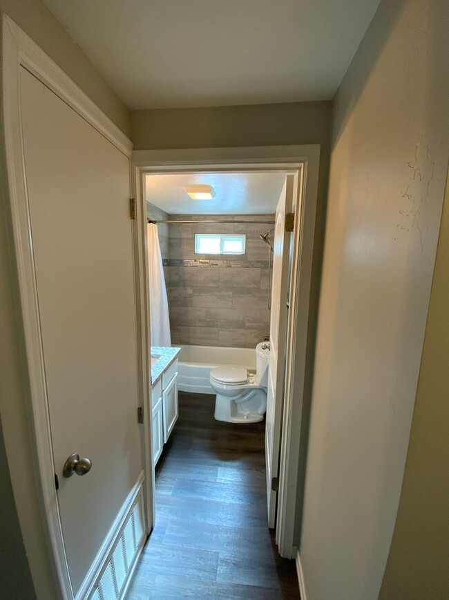 Building Photo - 3 Bedroom Updated Single Story Home Availa...