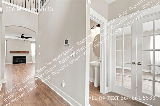 Building Photo - 206 Woodward St