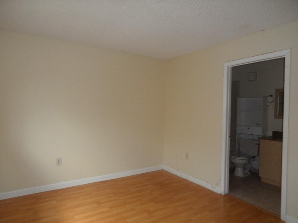 Building Photo - 221 Palm Cir E