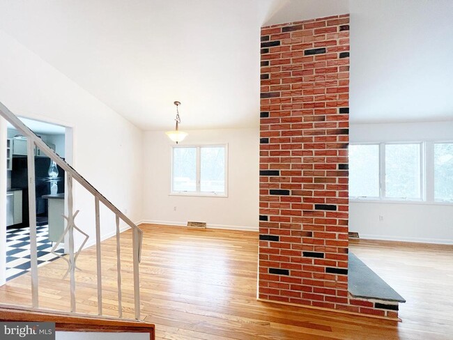 Building Photo - 450 Linden Ave