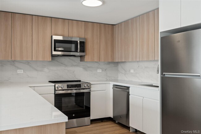 Building Photo - 10 Lyon Pl