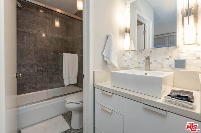 Building Photo - 18065 Coastline Dr