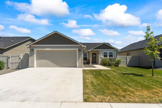 Building Photo - 216 Cliff Swallow Ave