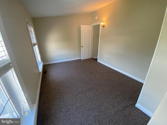 Building Photo - 238 E 6th Ave