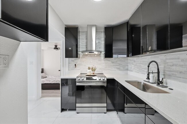 Building Photo - 2521 W Minnehaha St