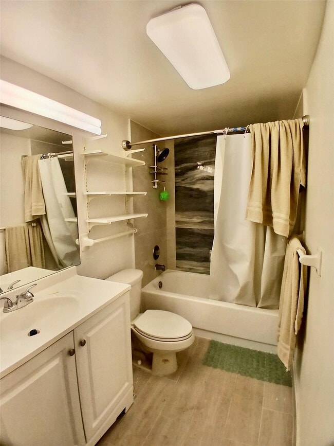 Building Photo - 4164 Inverrary Dr