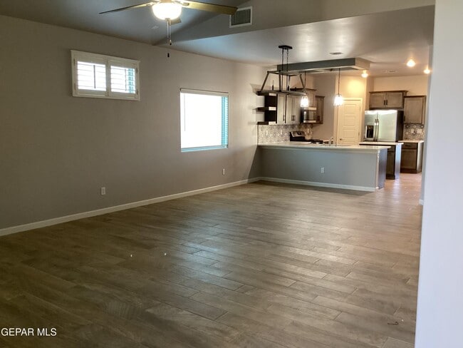 Building Photo - 1087 Brass Hl Ave