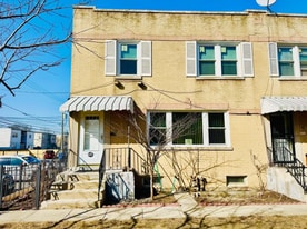Building Photo - 6606 N Damen Ave