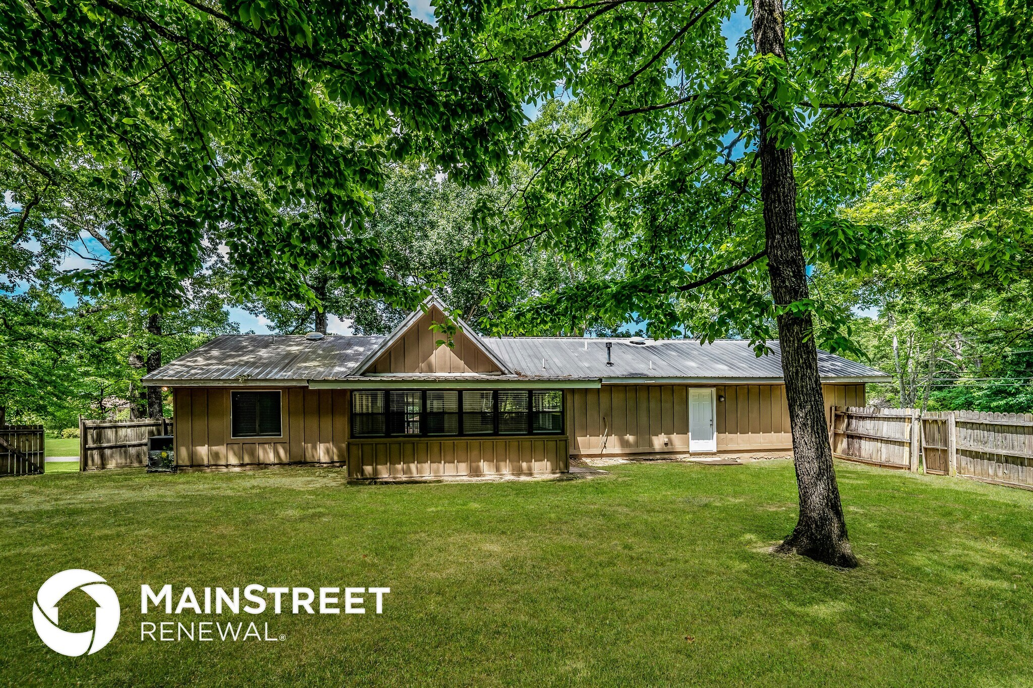 Building Photo - 2064 Edenwood Dr