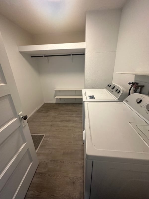 Building Photo - 123 N Elm St