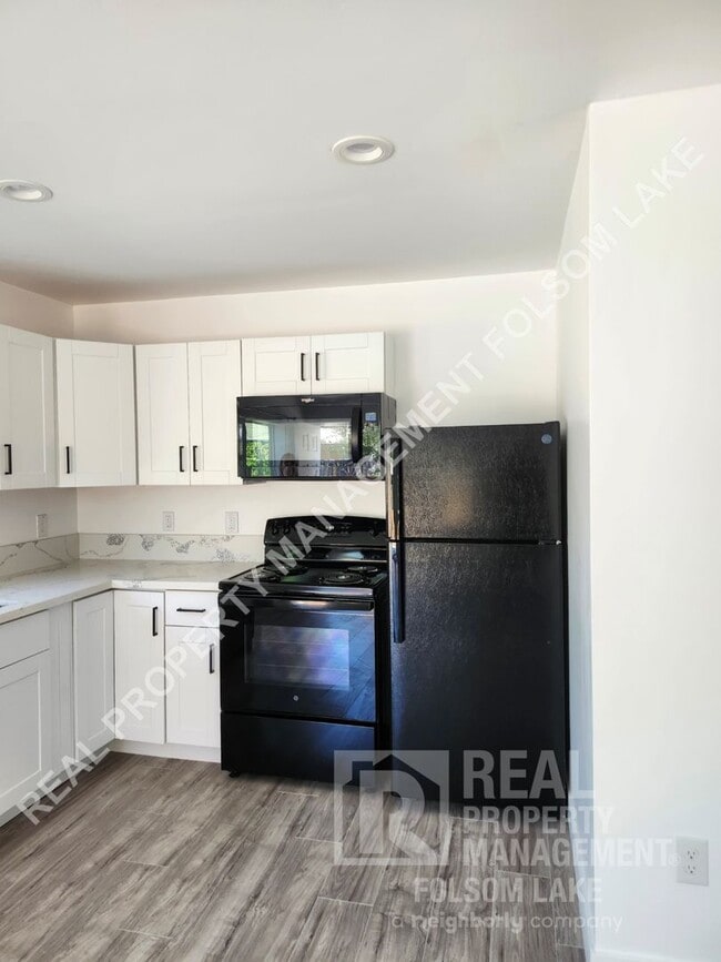 Building Photo - 814 1/2 Rumsey Way