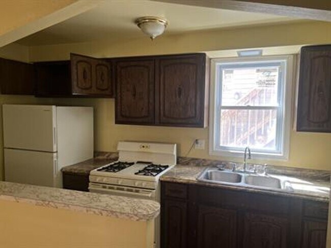 Building Photo - 1222 Broadway Ave