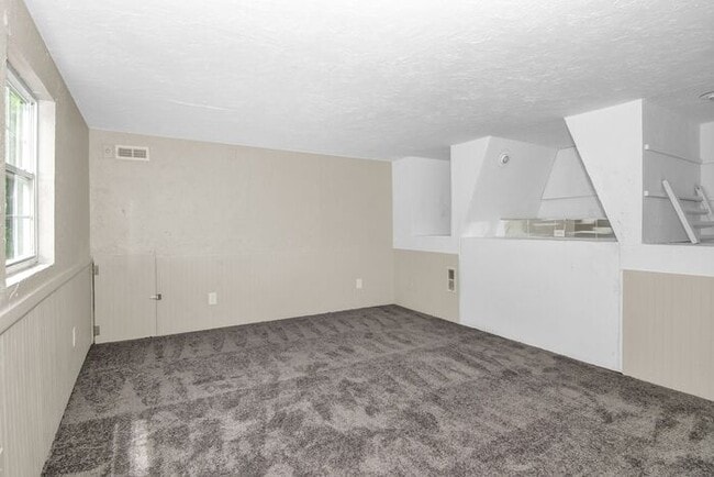 Building Photo - 5 Ashwood Cir