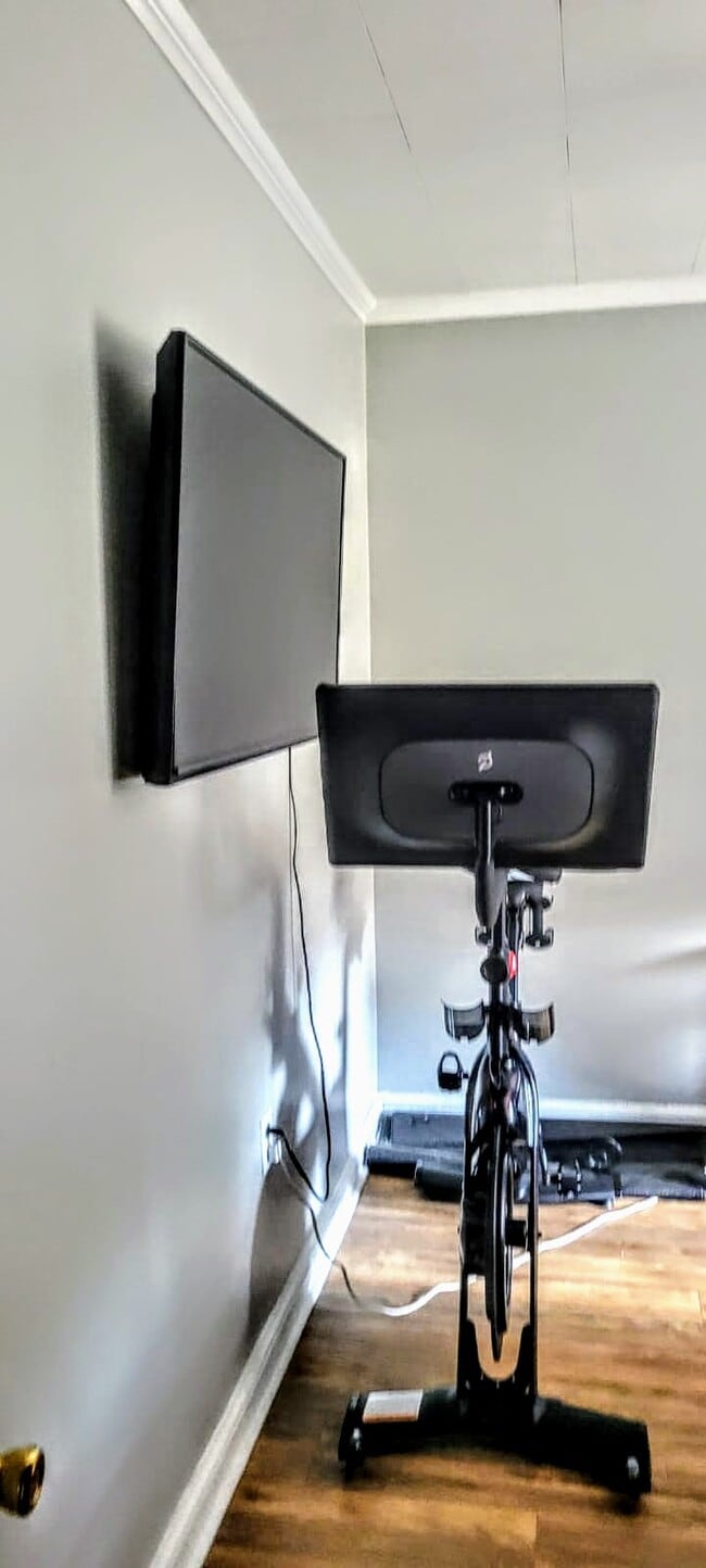 Building Photo - 418 Iverson Way