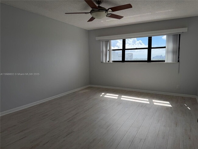 Building Photo - 3200 Port Royale Dr N