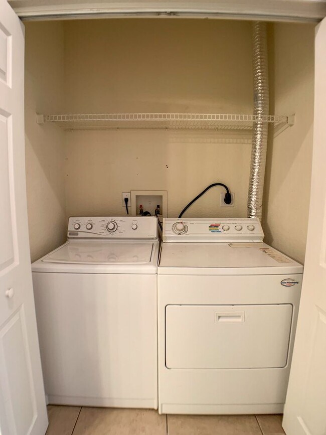 Building Photo - $600 Deposit* Beautiful 2/2 with pool view Balcony/ Tile through entire unit washer & dryer, wate...