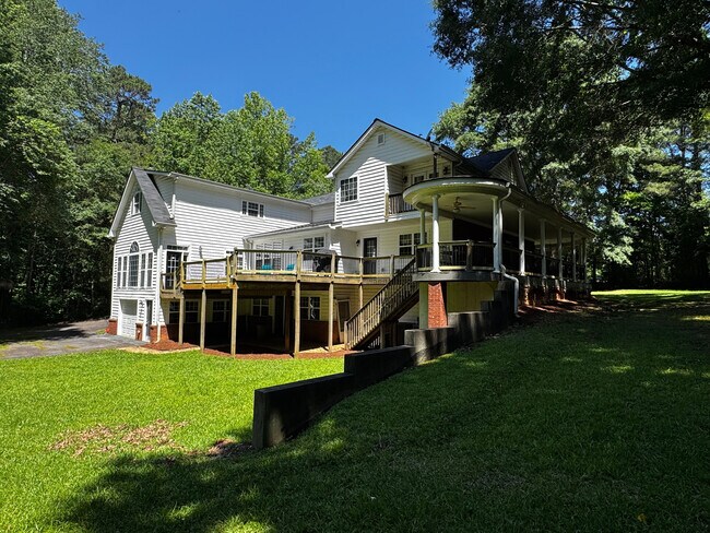 Building Photo - Room in House on Tyson Rd