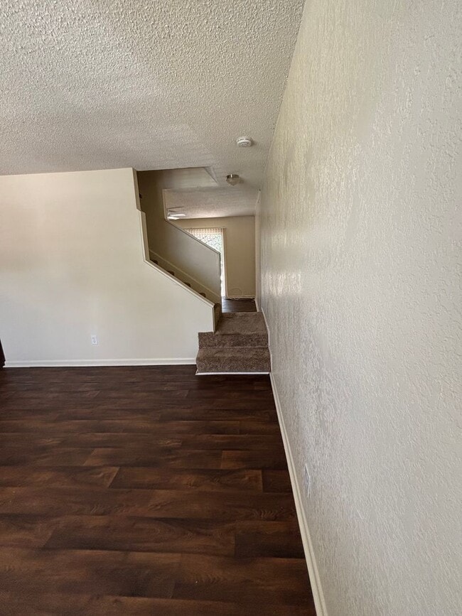 Building Photo - RG-139 Valencia Dr.