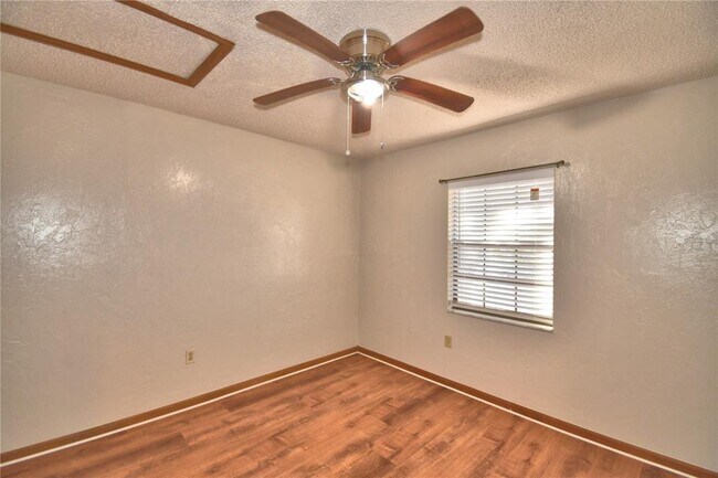 Building Photo - 751 Rebecca St