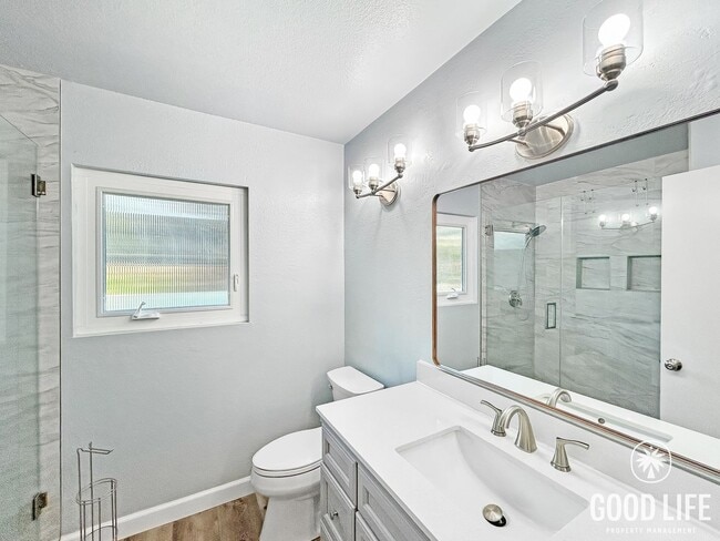 Building Photo - Beautiful 3BD/2BA w/ A/C, In-Unit Laundry, and 2-Car Attached Garage in San Carlos!